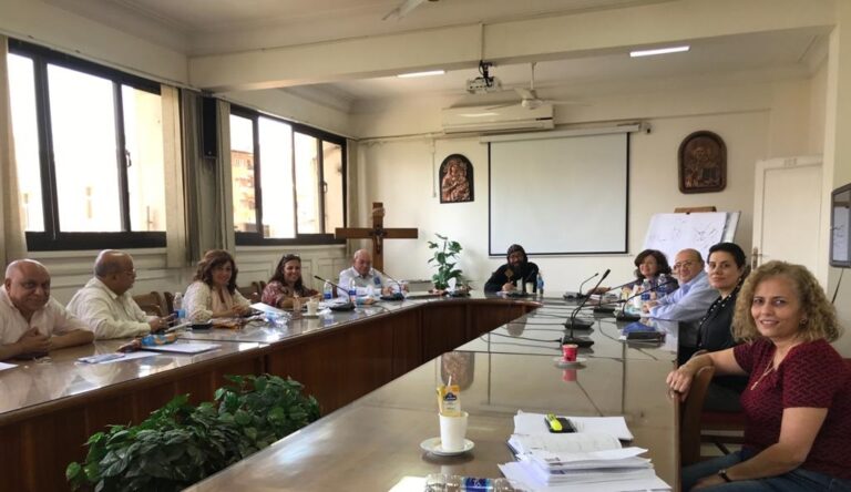 إجتماع نيافة الأنبا يوليوس مع عميد المعهد فى إطار التقييم المرحلى لبرنامج التنمية المجتمعية المتكاملة